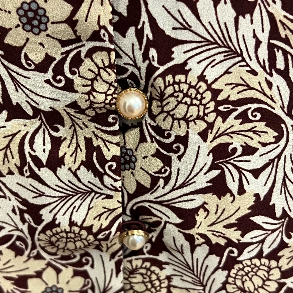 ⭐️ Ann Taylor Factory Burgandy, Black and Cream Floral Blouse - Picture 9 of 10